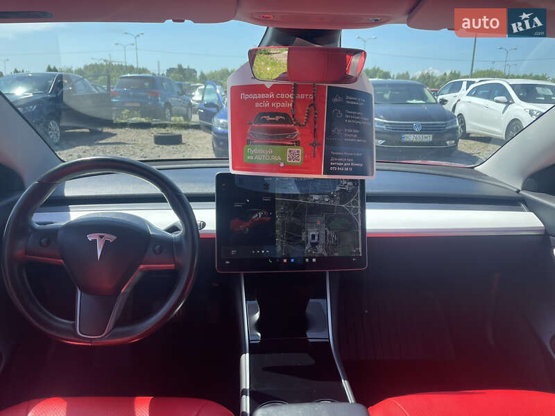 Седан Tesla Model 3 2019 в Львові