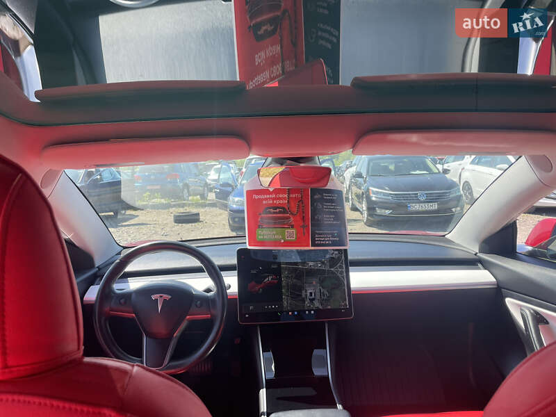 Седан Tesla Model 3 2019 в Львові