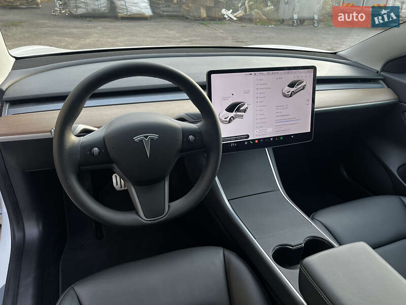Седан Tesla Model 3 2019 в Луцке