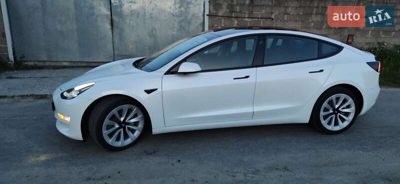 Седан Tesla Model 3 2022 в Києві