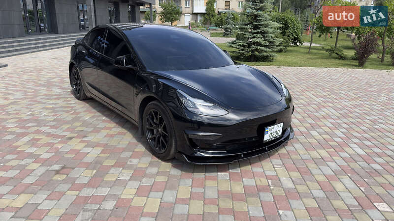 Седан Tesla Model 3 2019 в Славянске