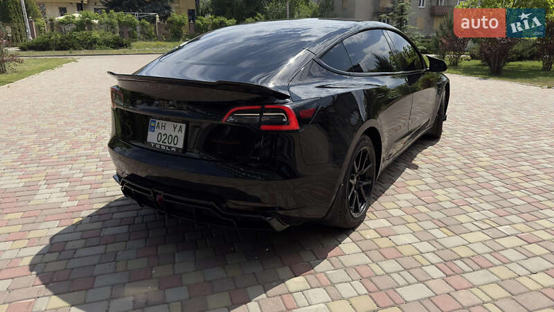 Седан Tesla Model 3 2019 в Славянске