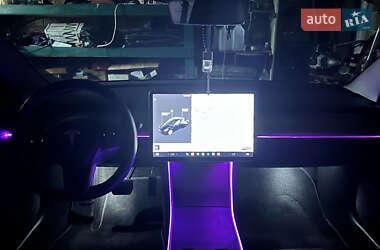 Седан Tesla Model 3 2019 в 