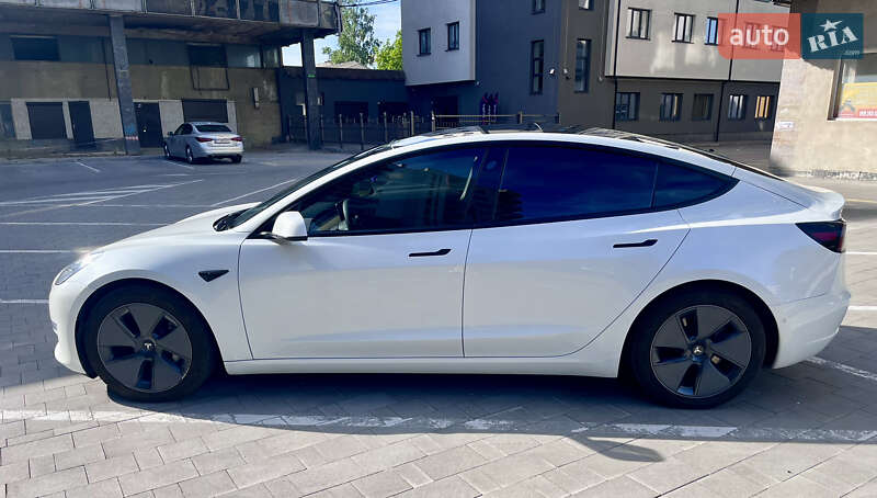 Седан Tesla Model 3 2021 в Івано-Франківську