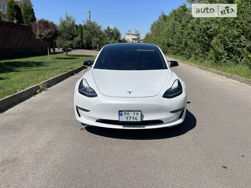 Седан Tesla Model 3 2019 в Ровно