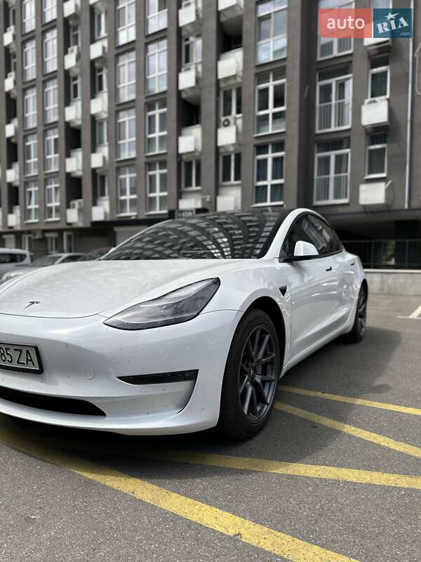 Седан Tesla Model 3 2022 в Києві