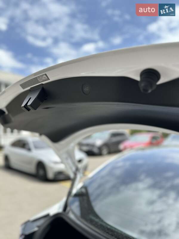 Седан Tesla Model 3 2022 в Києві