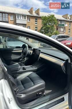 Седан Tesla Model 3 2022 в 