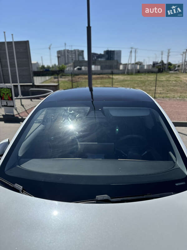 Седан Tesla Model 3 2020 в Києві