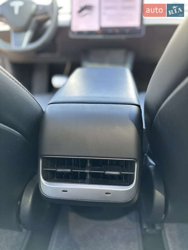Седан Tesla Model 3 2020 в Києві