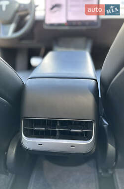 Седан Tesla Model 3 2020 в 