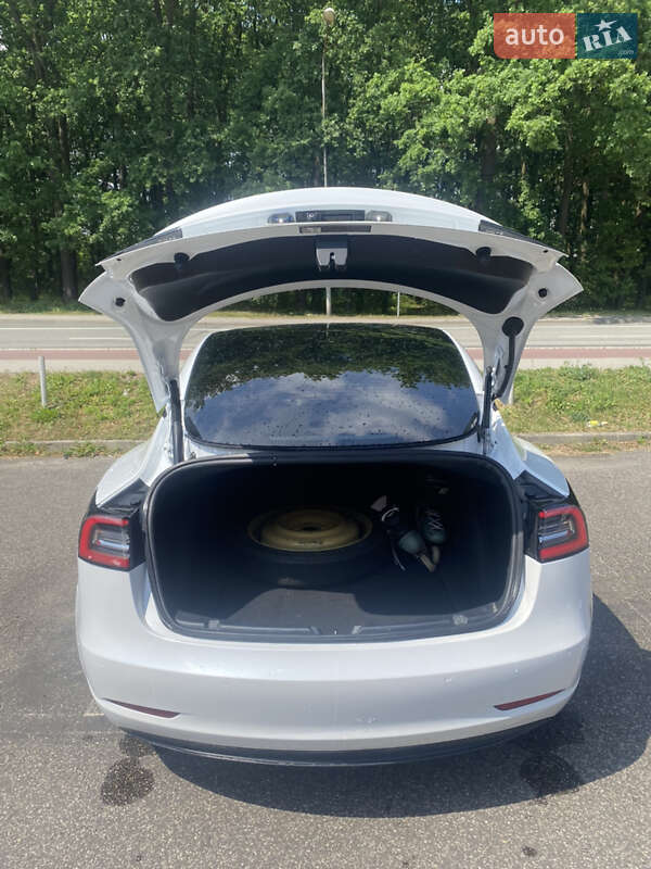 Седан Tesla Model 3 2021 в Виннице