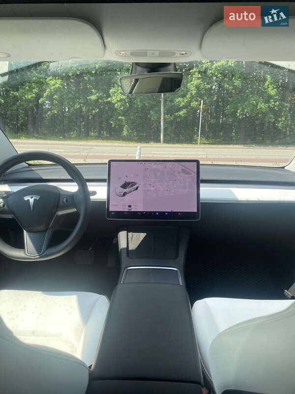 Седан Tesla Model 3 2021 в Виннице