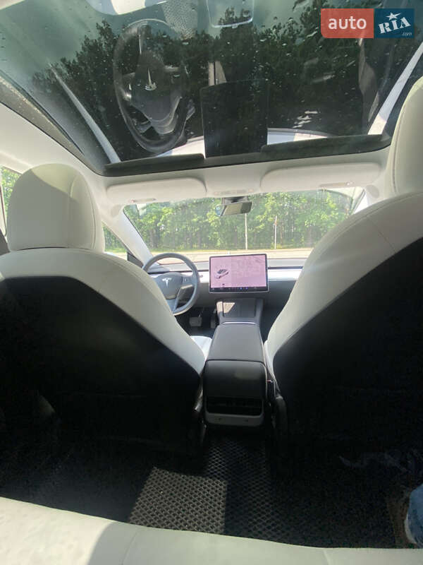 Седан Tesla Model 3 2021 в Виннице