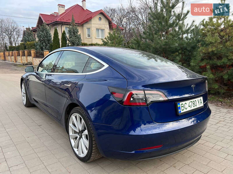 Седан Tesla Model 3 2019 в Львові
