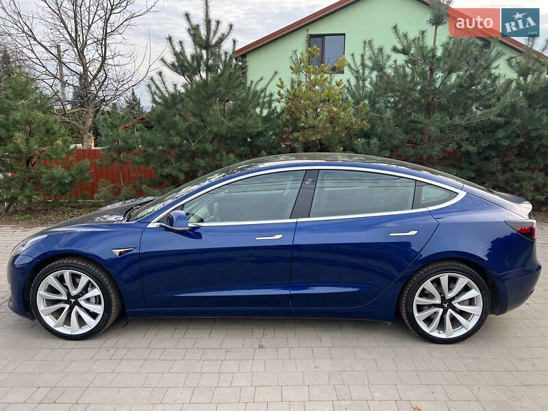 Седан Tesla Model 3 2019 в Львові