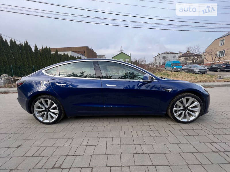 Седан Tesla Model 3 2019 в Львові