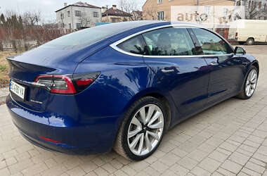 Седан Tesla Model 3 2019 в Львове
