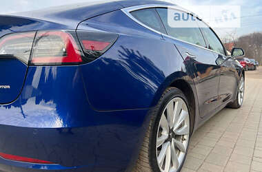 Седан Tesla Model 3 2019 в Львове
