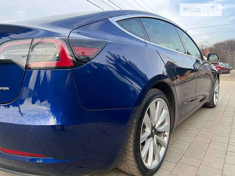 Седан Tesla Model 3 2019 в Львове