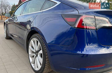 Седан Tesla Model 3 2019 в Львові