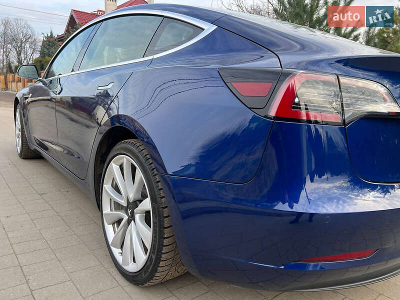 Седан Tesla Model 3 2019 в Львові