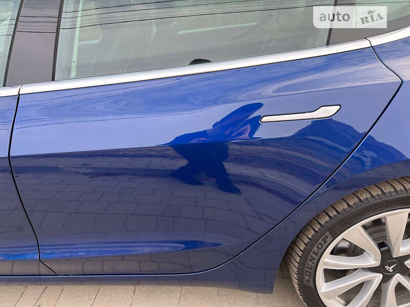 Седан Tesla Model 3 2019 в Львові