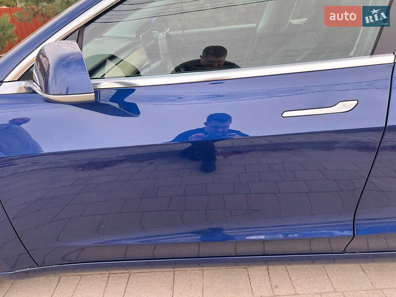 Седан Tesla Model 3 2019 в Львові