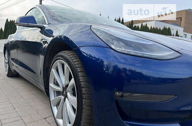 Седан Tesla Model 3 2019 в Львові
