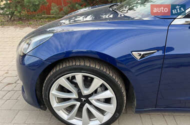 Седан Tesla Model 3 2019 в Львові