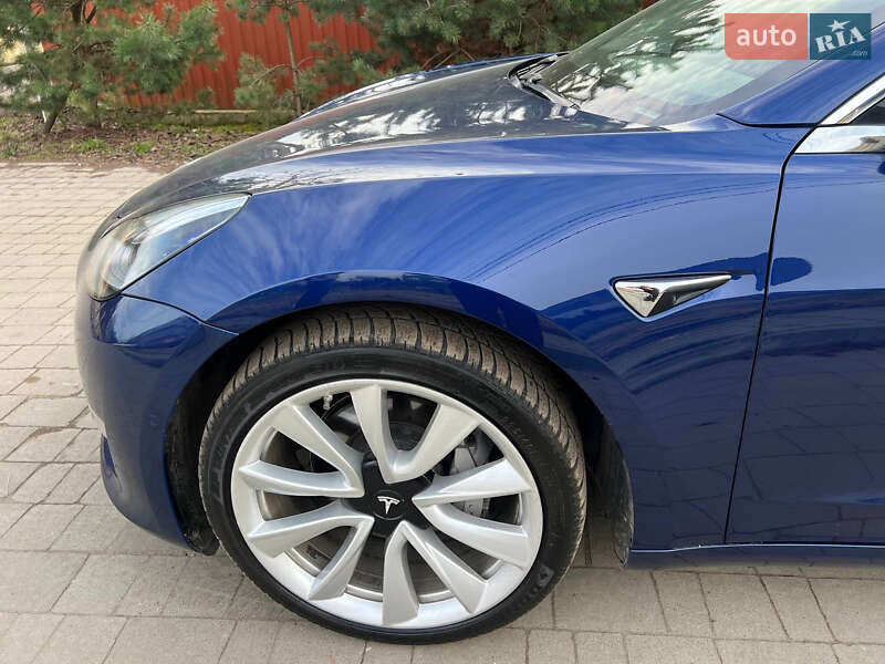 Седан Tesla Model 3 2019 в Львові