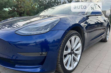 Седан Tesla Model 3 2019 в Львові