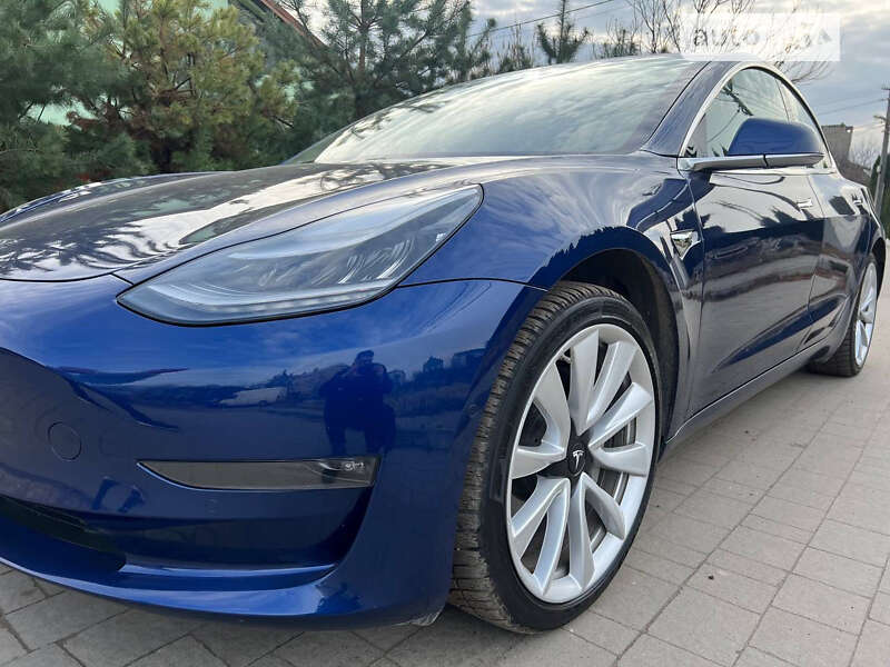 Седан Tesla Model 3 2019 в Львові