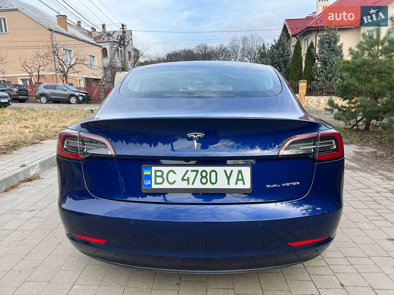 Седан Tesla Model 3 2019 в Львові