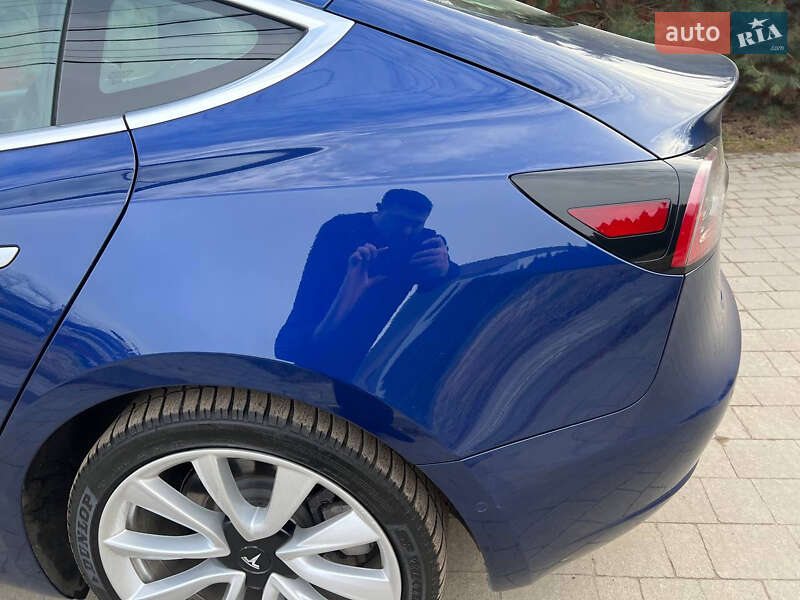 Седан Tesla Model 3 2019 в Львові