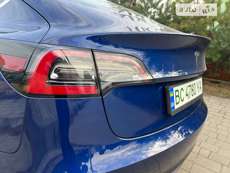 Седан Tesla Model 3 2019 в Львові