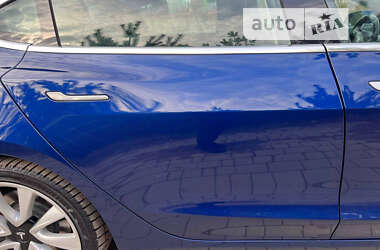 Седан Tesla Model 3 2019 в Львові