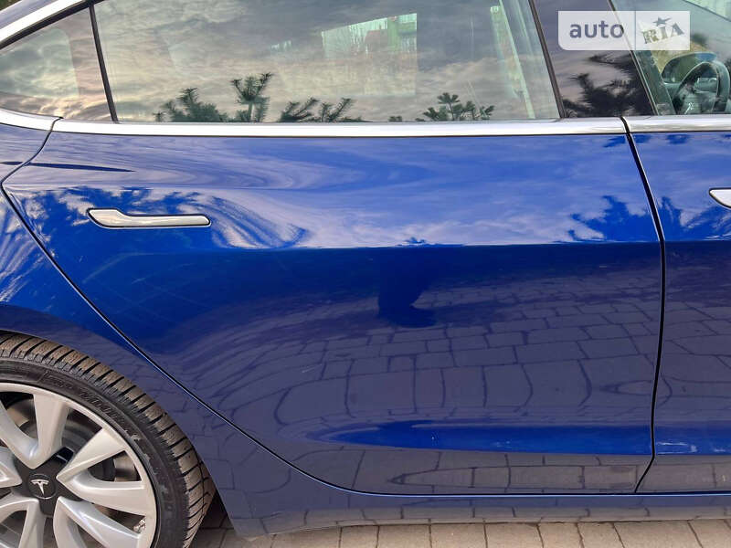 Седан Tesla Model 3 2019 в Львові