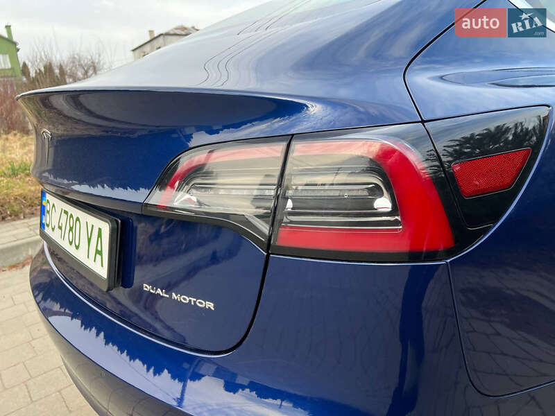 Седан Tesla Model 3 2019 в Львові