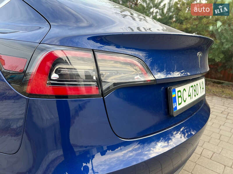 Седан Tesla Model 3 2019 в Львові