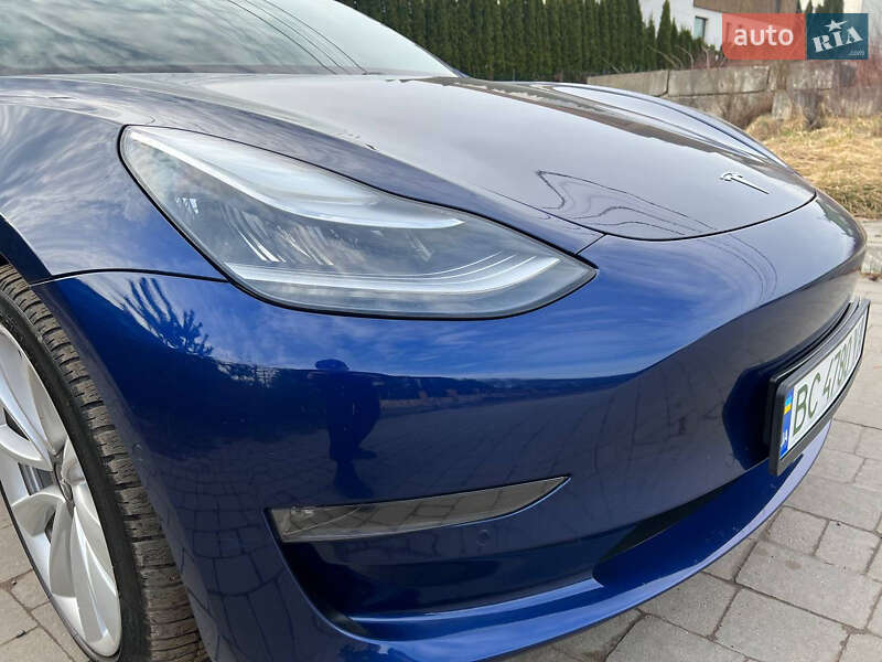 Седан Tesla Model 3 2019 в Львове