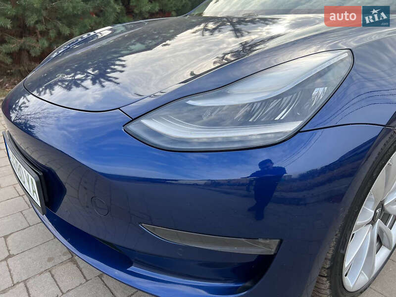 Седан Tesla Model 3 2019 в Львові