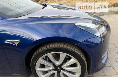 Седан Tesla Model 3 2019 в Львові