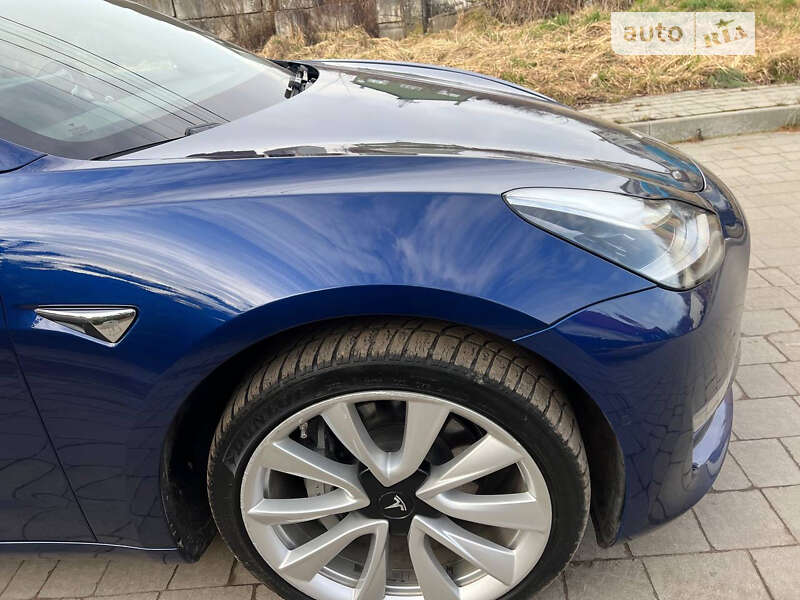 Седан Tesla Model 3 2019 в Львові
