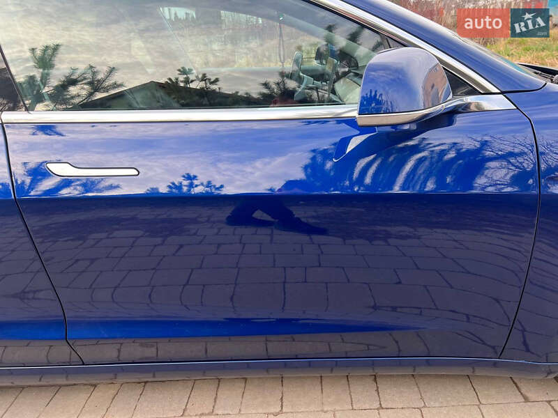 Седан Tesla Model 3 2019 в Львові