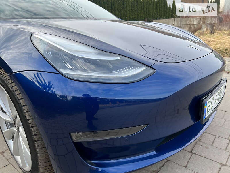 Седан Tesla Model 3 2019 в Львові