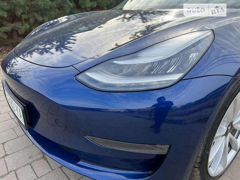 Седан Tesla Model 3 2019 в Львове