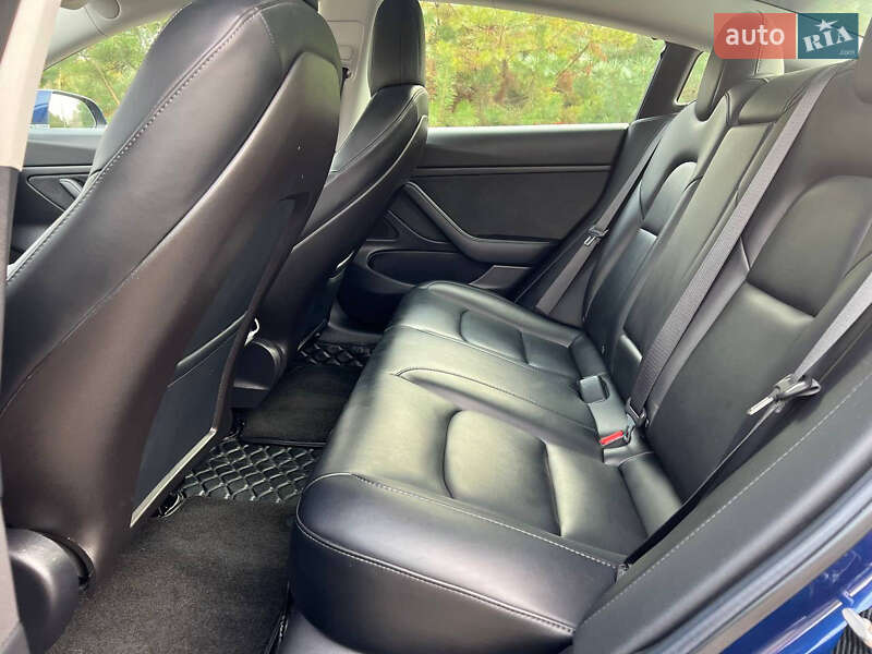Седан Tesla Model 3 2019 в Львові