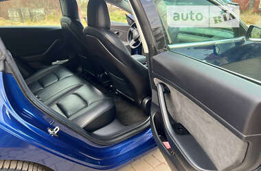 Седан Tesla Model 3 2019 в Львові