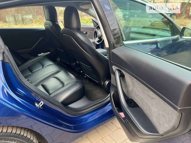 Седан Tesla Model 3 2019 в Львові